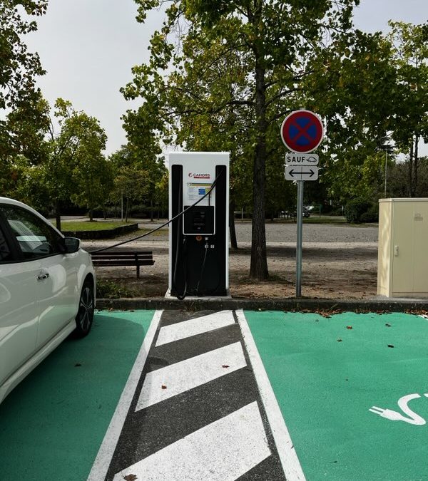 NOUVELLE BORNE DE CHARGE RAPIDE en service devant le PARC DES EXPOSITIONS