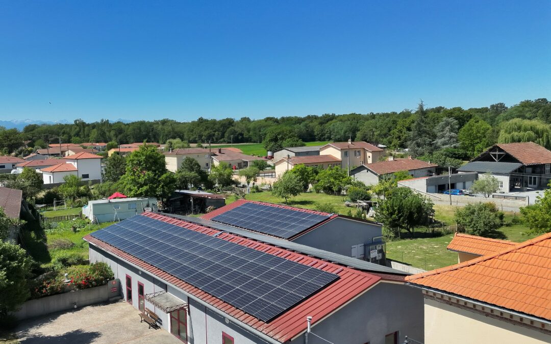 Le SDE65 met en service une nouvelle installation photovoltaïque sur la salle polyvalente d’Escondeaux